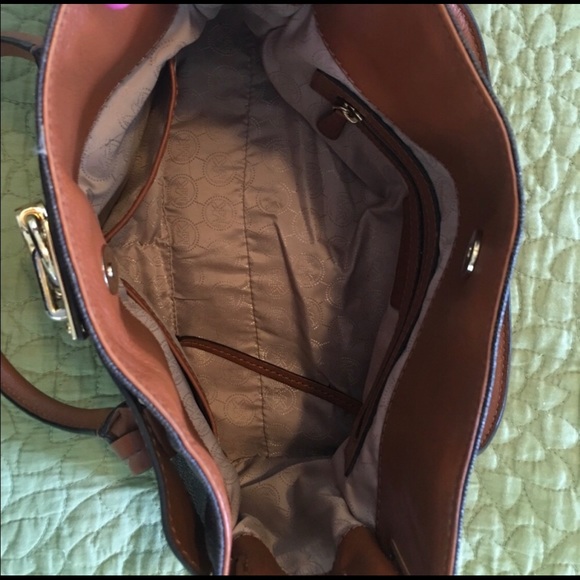 Michael Kors Purse - Picture 4 of 6